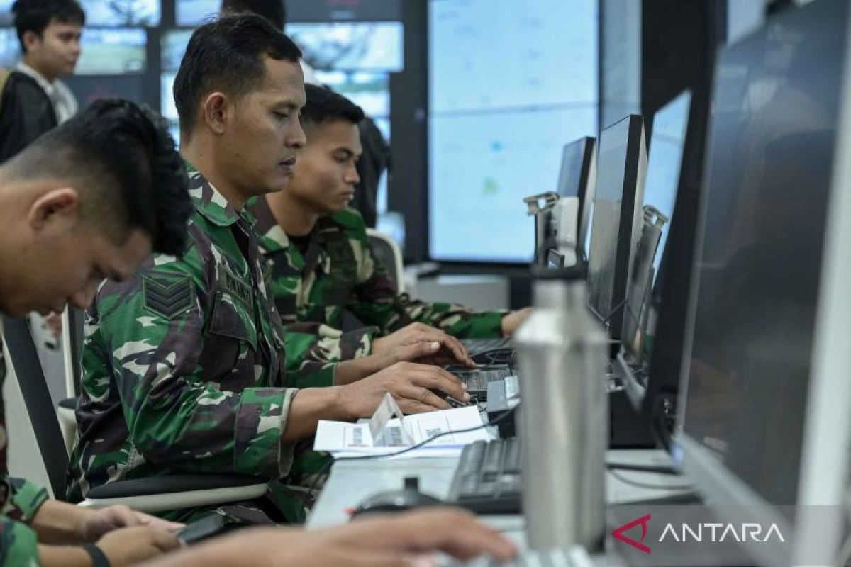 Minister backs cyber army proposal to boost security