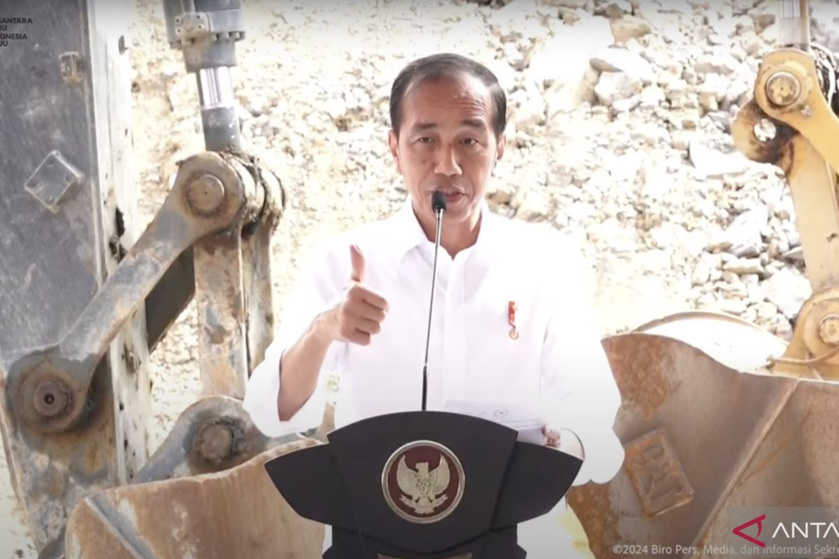 Jokowi meresmikan peletakan batu pertama hotel swasta di IKN, Kaltim