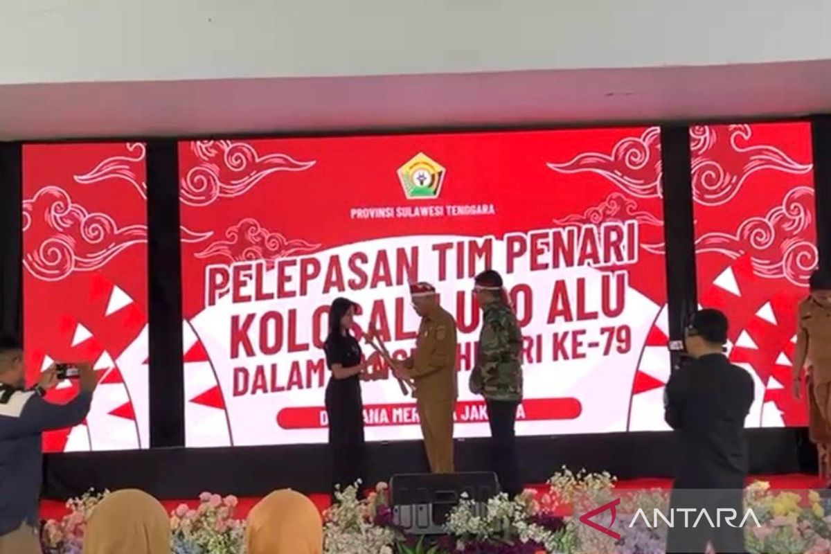 Sekda lepas penari Sultra untuk tampil di Istana Negara Jakarta