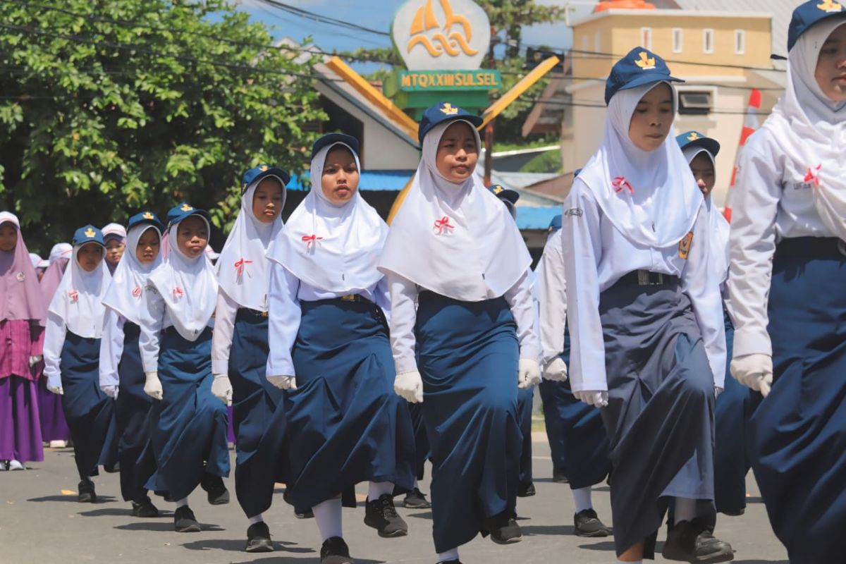 Pemkab Selayar menggelar lomba gerak jalan pelajar meriahkan HUT RI