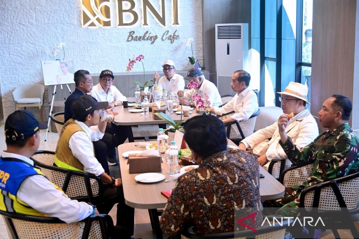 Jokowi sempat nikmati kopi saat tinjau tower hunian ASN