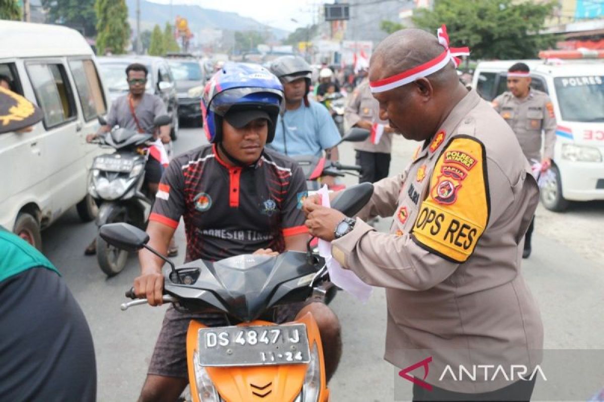 Polres Jayapura adakan konvoi kendaraan bagikan merah putih