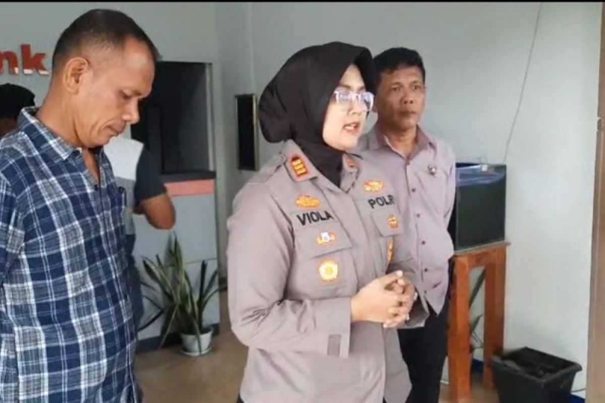 Pria berkaos polisi gasak Rp70 juta dari gerai BRI Link di Pelalawan