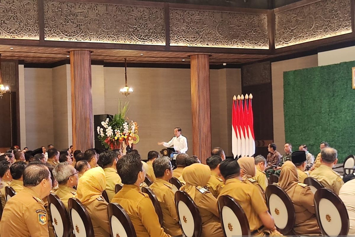 Presiden Jokowi ceritakan dibayangi bau kolonial di istana peninggalan Belanda