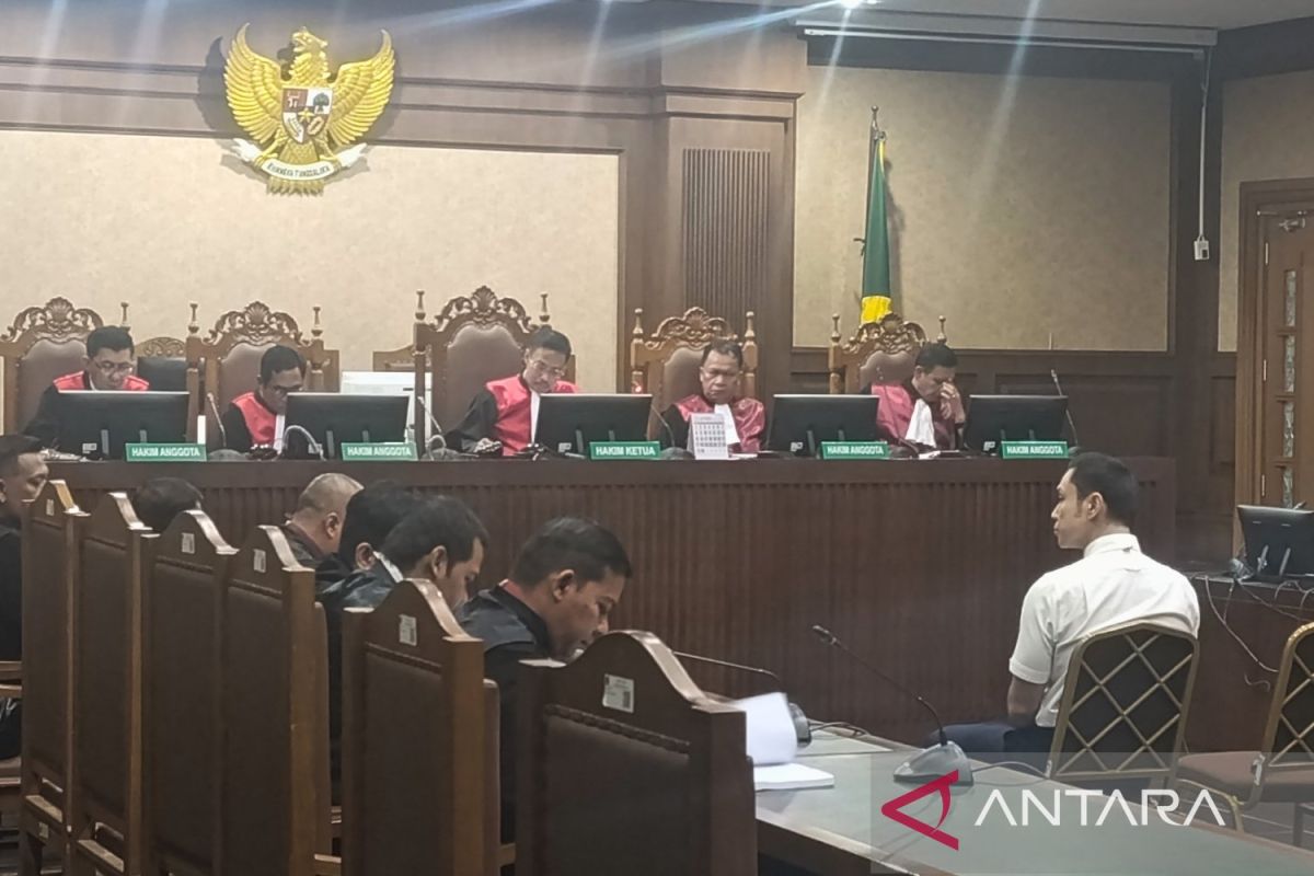 Kasus timah, Harvey Moeis didakwa rugikan negara Rp300 triliun