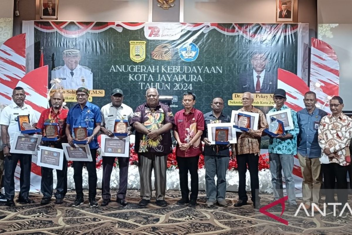 Pemkot Jayapura beri penghargaan kebudayaan lima komunitas