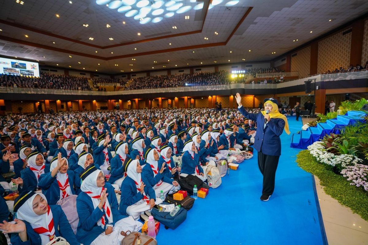 Khofifah Indar Parawansa dorong mahasiswa baru Unair jadi pemimpin pemungkin