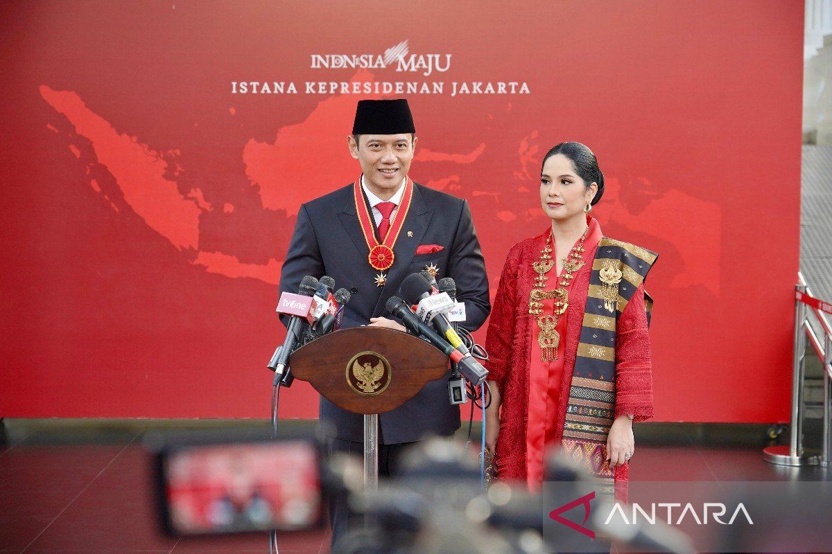 Menteri AHY Terima Bintang Mahaputra Nararya Dari Presiden