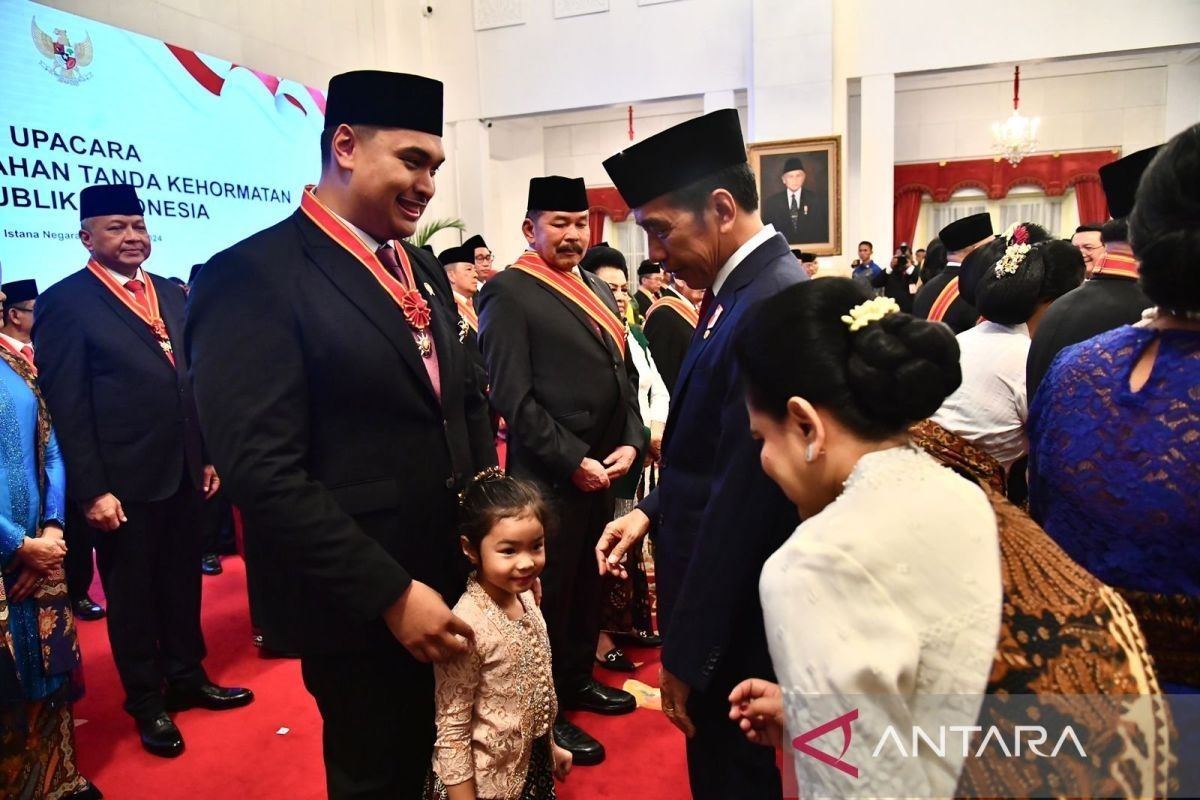 Menpora Dito Ariotedjo terima Tanda Kehormatan Bintang Mahaputera Nararya