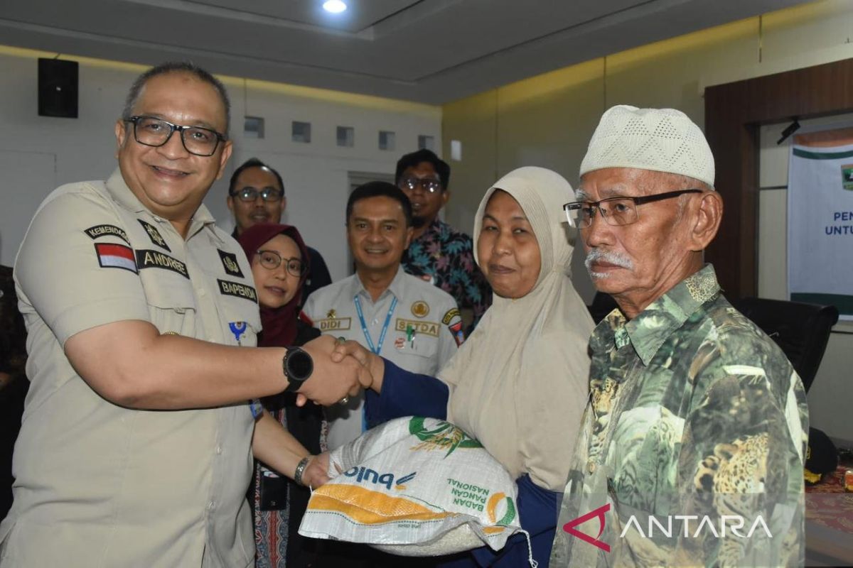 Pemkot Padang mulai salurkan bantuan pangan tahap III