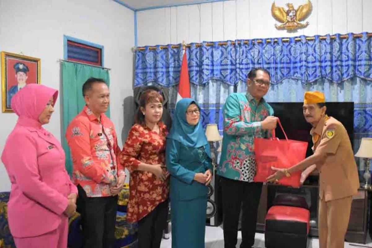 Peringati HUT RI, Pj Bupati anjangsana ke kediaman veteran di Kapuas