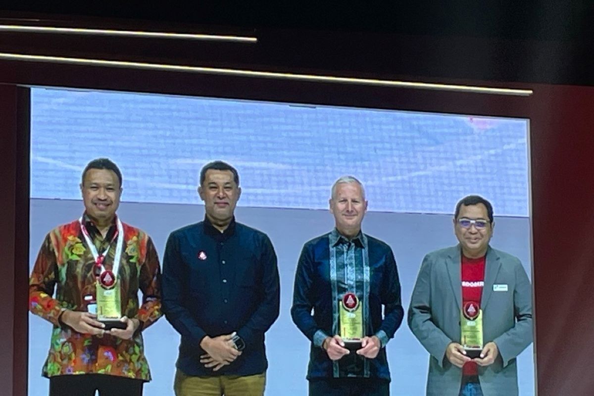 PT PHR raih penghargaan "best innovation" di SCM Summit 2024