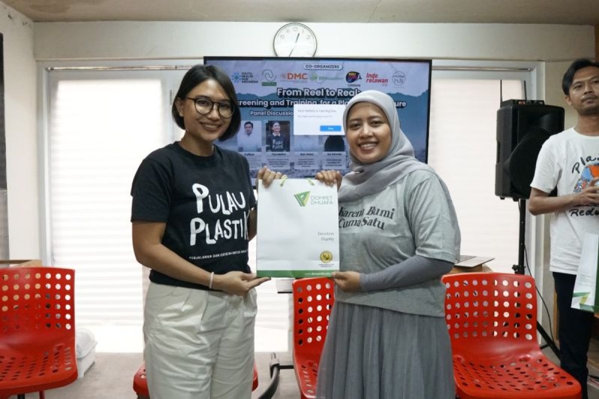 Nonton film Pulau Plastik, ubah pola hidup penggunaan plastik