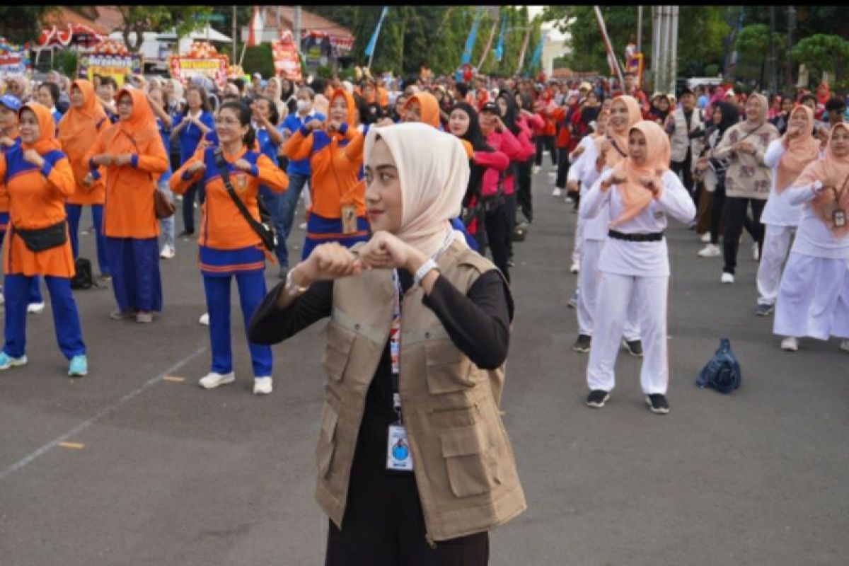 Pj. Wali Kota Tegal ajak bergotong royong cegah stunting melalui senam