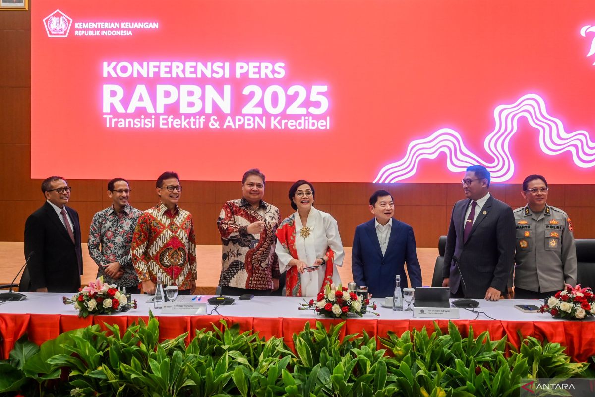 Menkeu Sri Mulyani anggarkan Rp504,7 triliun untuk perlinsos pada RAPBN 2025