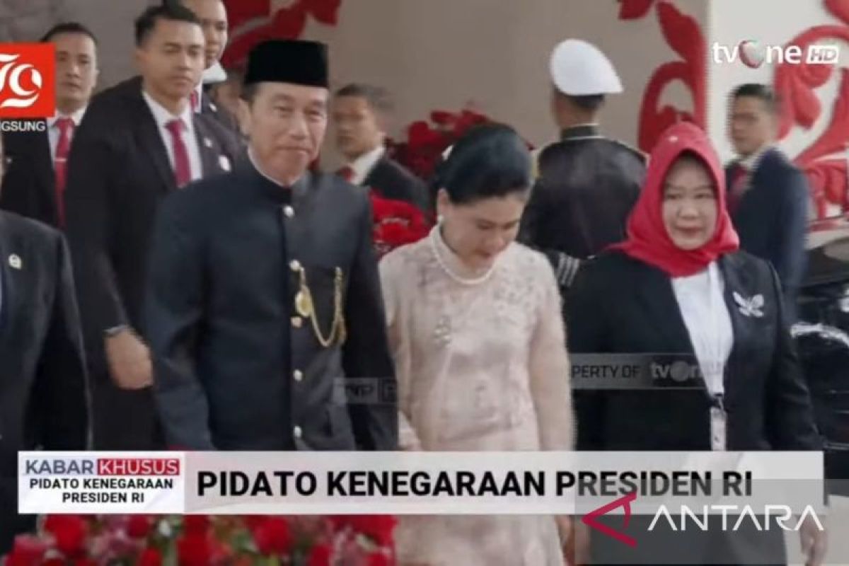 Hadiri Sidang Tahunan MPR 2024, Jokowi mengenakan pakaian adat khas Betawi