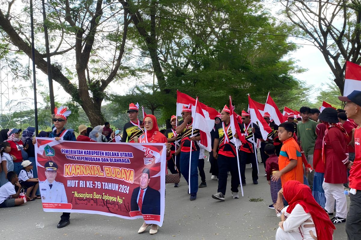 Ribuan peserta gunakan busana adat ramaikan HUT RI di Kolut