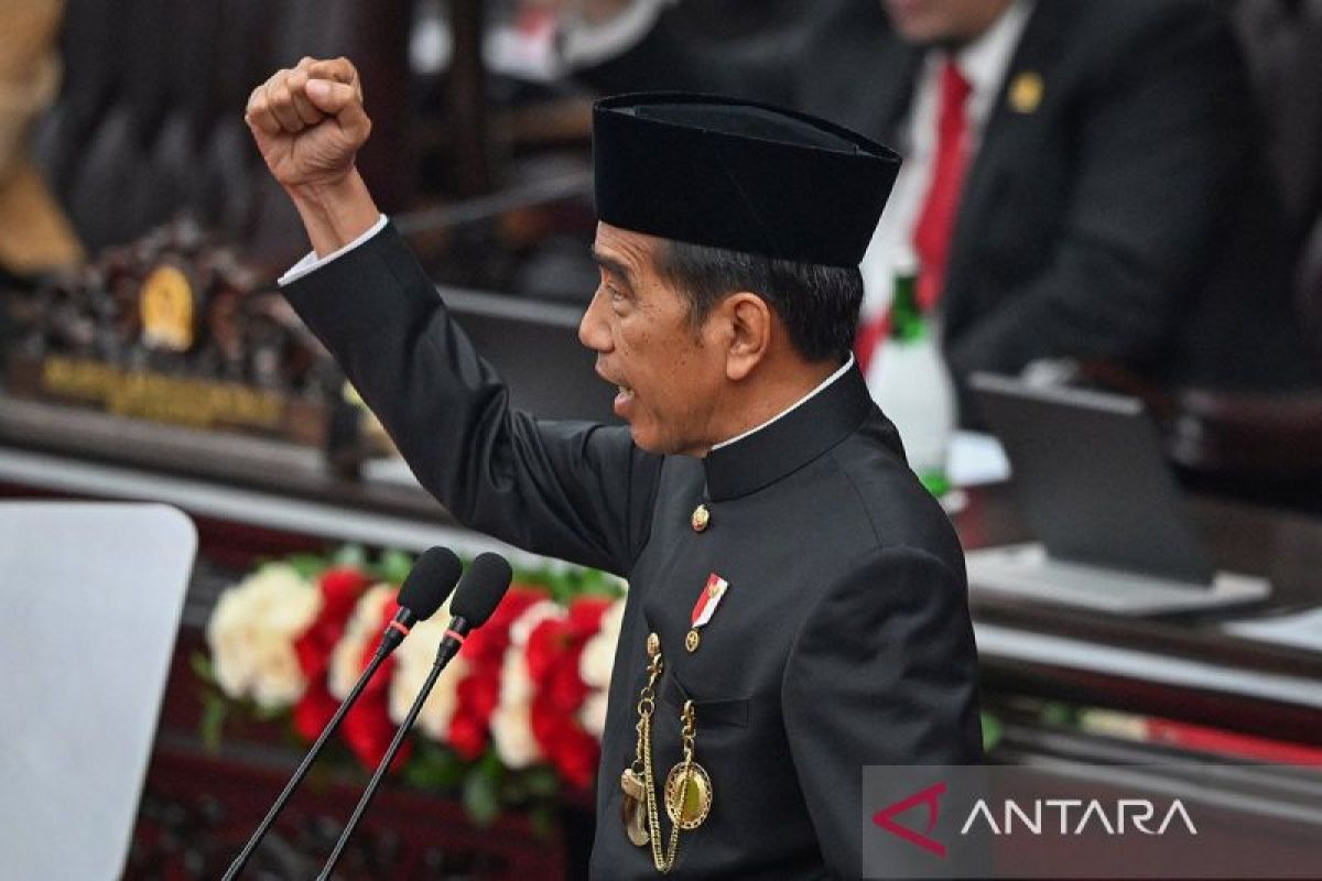 Hari ini, Presiden Jokowi melantik menteri-kepala badan