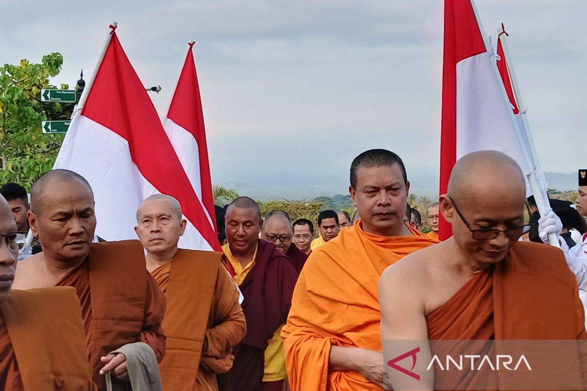 Pradaksina merdeka digelar  di pelataran Candi Borobudur