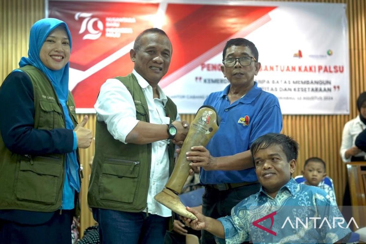 AP II salurkan bantuan kaki palsu dan pengobatan mata gratis