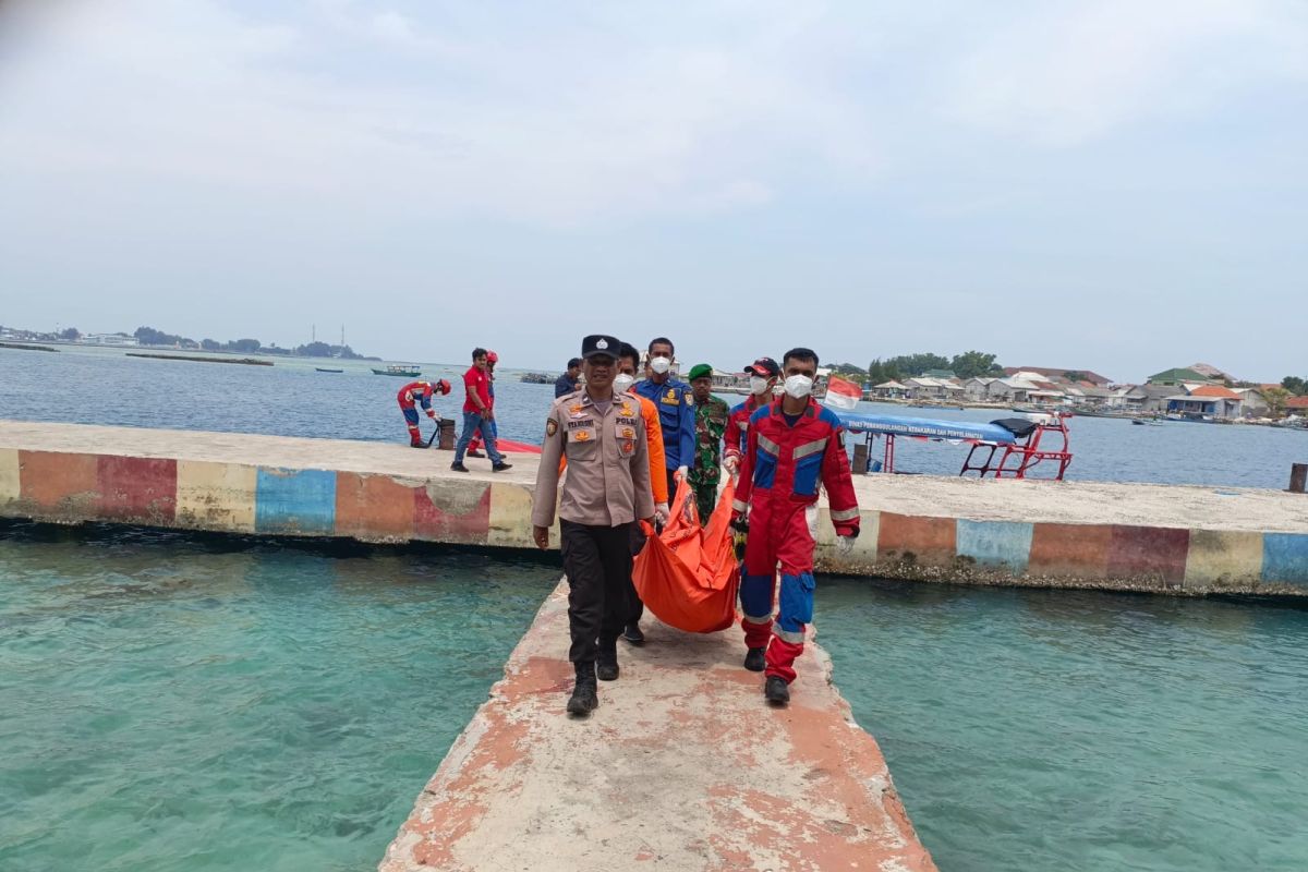 Pria bertato pedang ditemukan mengambang di laut Pulau Pramuka