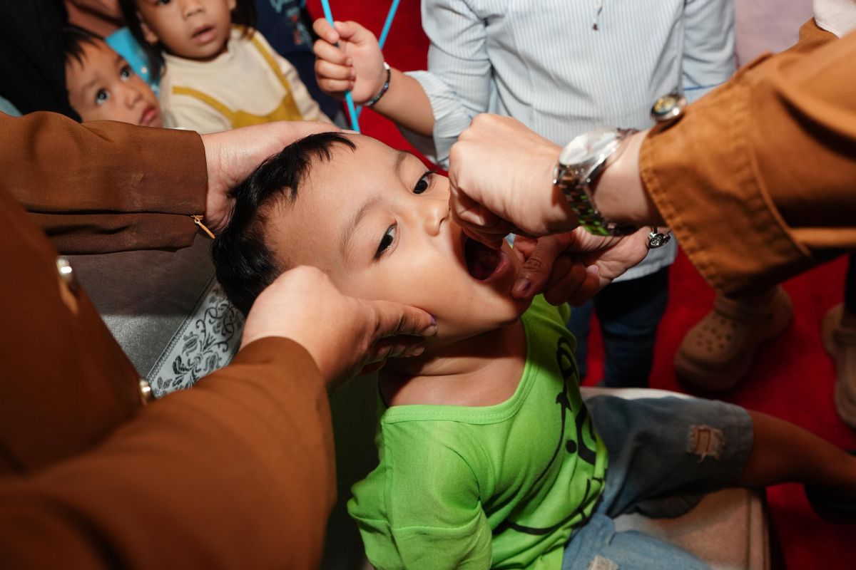 Pj Gubernur Sulsel mencanangkan pemberian vaksin polio putaran kedua