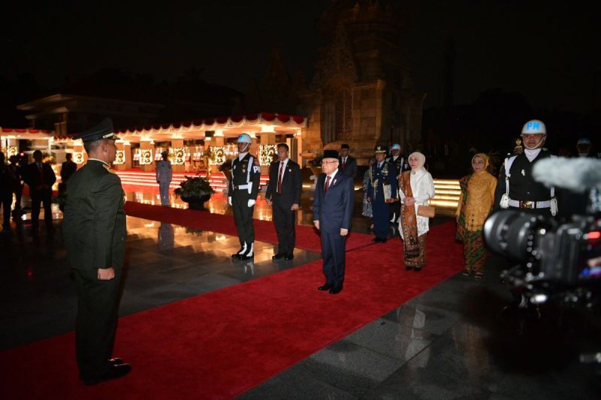 Wapres Ma'ruf Amin pimpin apel kehormatan dan renungan suci di TMP Kalibata