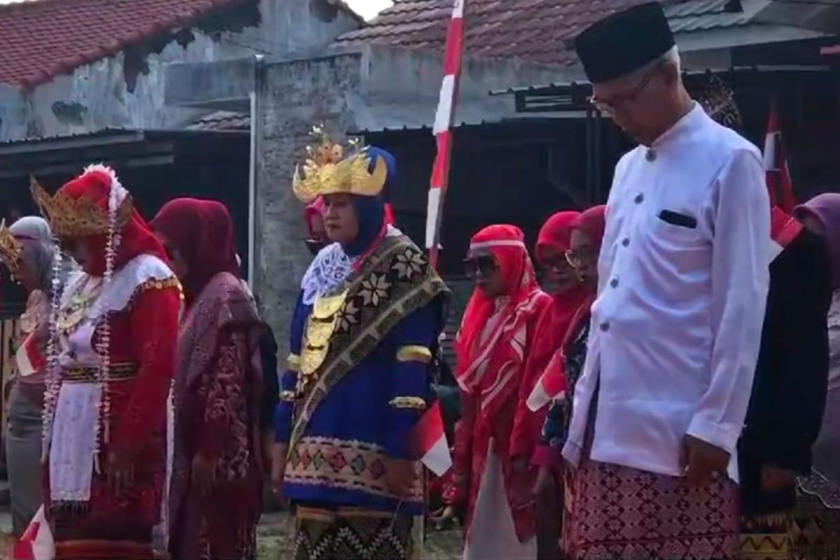 Warga Bandarlampung gelar upacara HUT RI berbahasa daerah Lampung