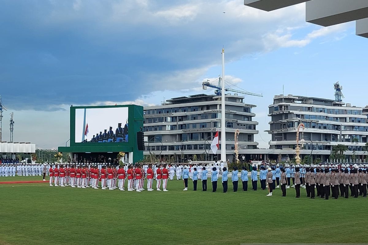 Presiden Jokowi pimpin upacara penurunan bendera di IKN