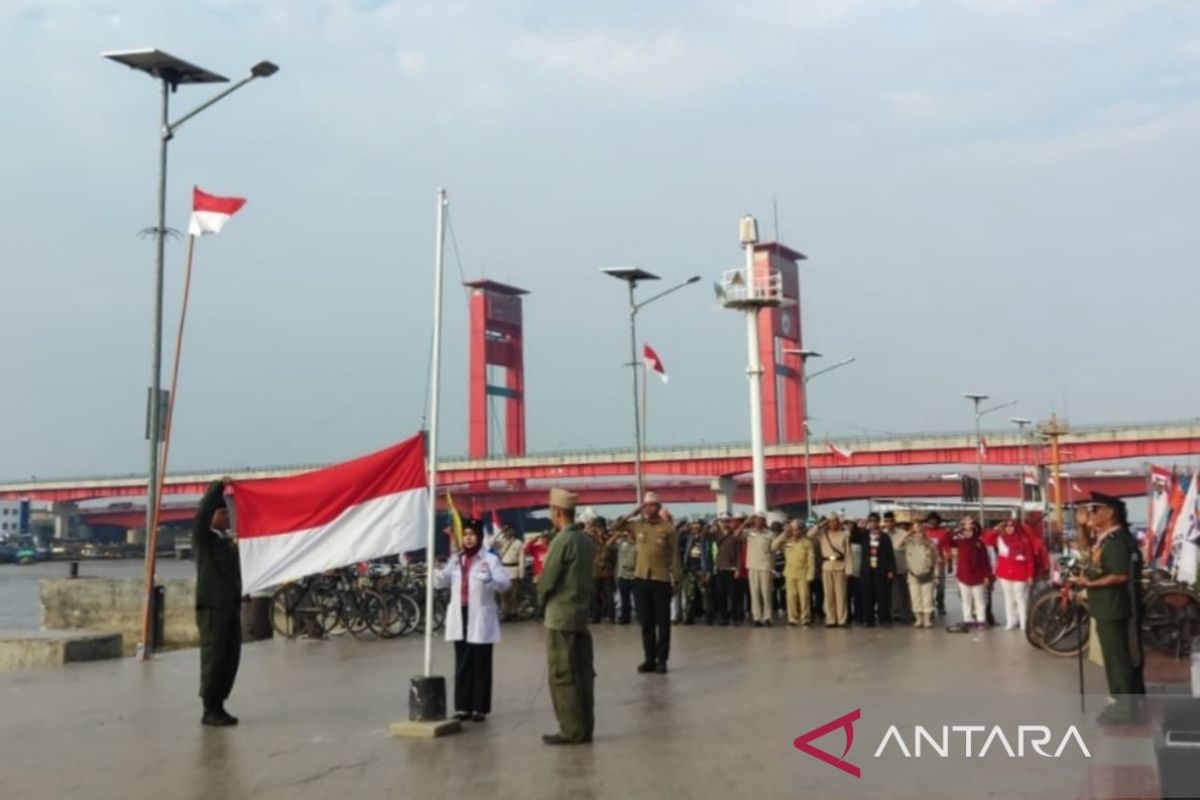 Komunitas sepeda tua Indonesia meriahkan HUT RI di Palembang