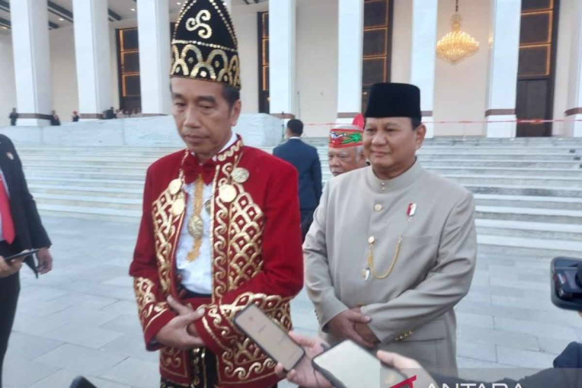 Presiden Jokowi tangga Paskibraka dilarang berjilbab