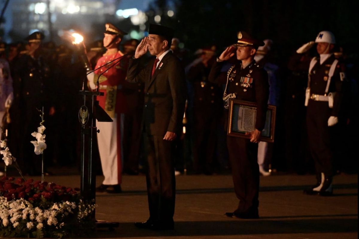 Presiden Jokowi beri penghormatan pada pahlawan di Taman Kusuma Bangsa