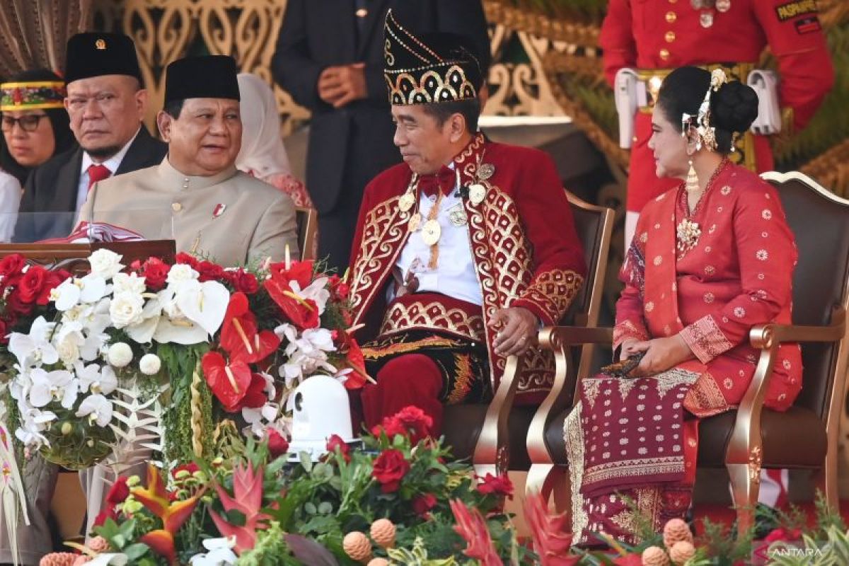 Presiden Jokowi ditengarai rombak kabinet pada Senin