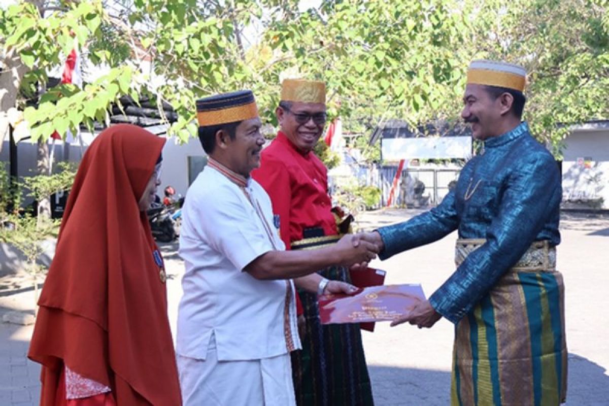 27 Pegawai Politeknik ATI Makassar terima Satyalencana