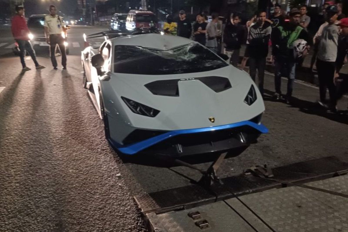 Tabrak pemulung di Jakarta, polisi tahan pengendara Lamborghini