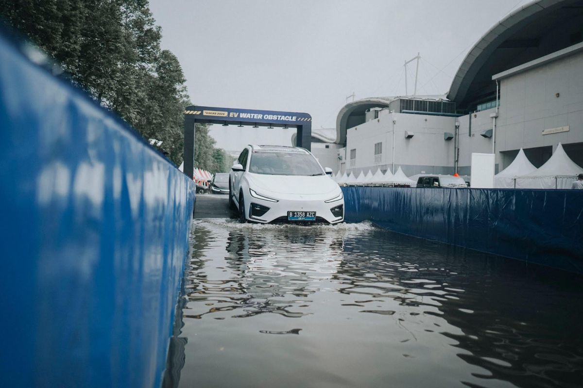 Ingin aman-nyaman kendarai mobil listrik, ini kiatnya