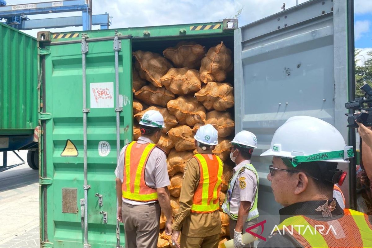 Sultra ekspor 646 ton kelapa senilai Rp2,5 miliar ke China