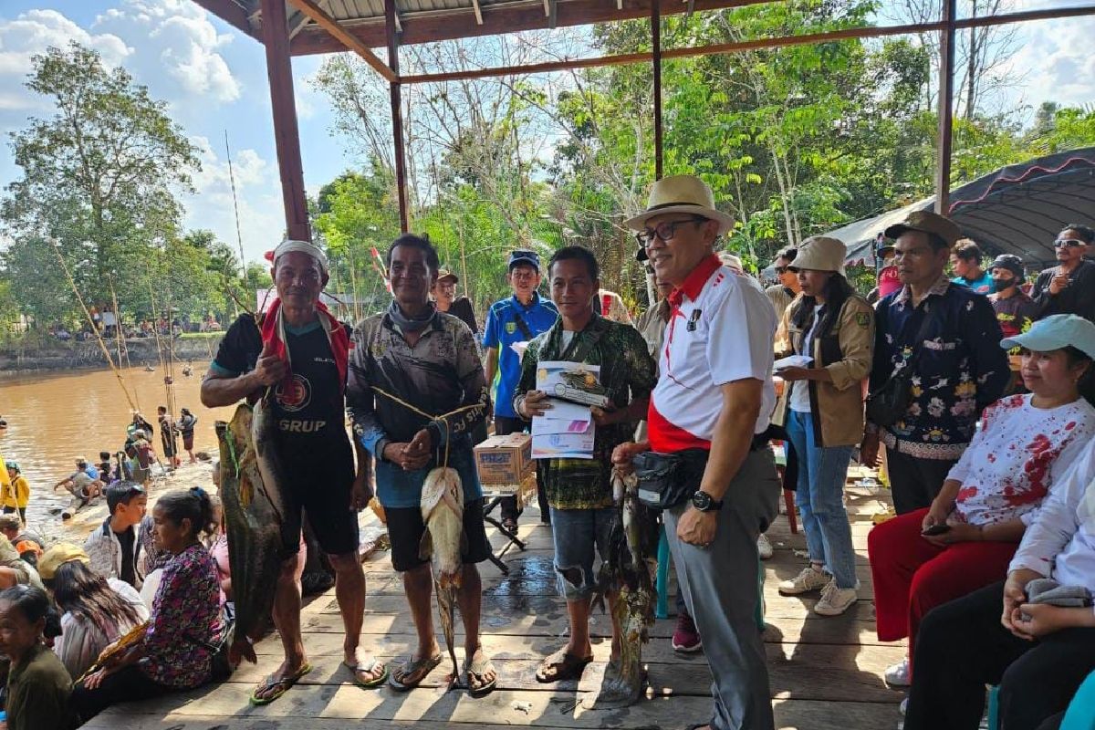 Pj Bupati ajak masyarakat Bartim lebih aktif memajukan tradisi Nariuk