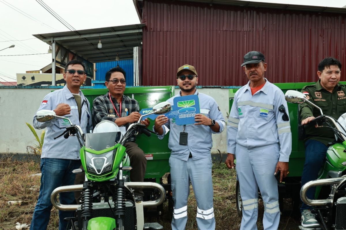 Huabao Indonesia donasi motor sampah dan tanam mangrove di tiga desa