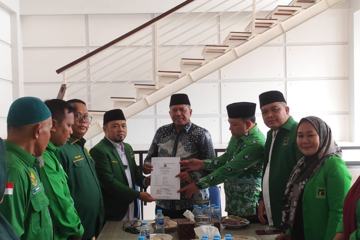 PPP antar langsung SK dukungan Pilkada Siak ke rumah Alfedri