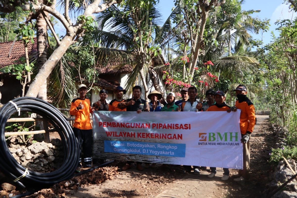 Warga Gunungkidul antusias dapat bantuan pipanisasi dari Laznas BMH Yogyakarta