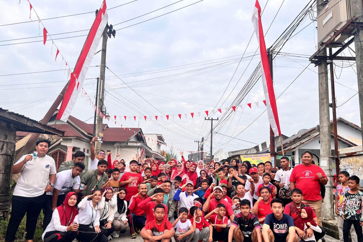 Mahasiswa KKN dan warga di Pekanbaru semarakkan HUT RI dengan perlombaan tradisional