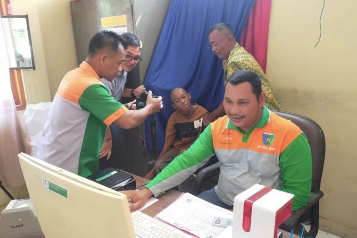 UKL Dukcapil Pesisir Selatan lakukan perekaman KTP Elektronik kepada penyandang disabilitas