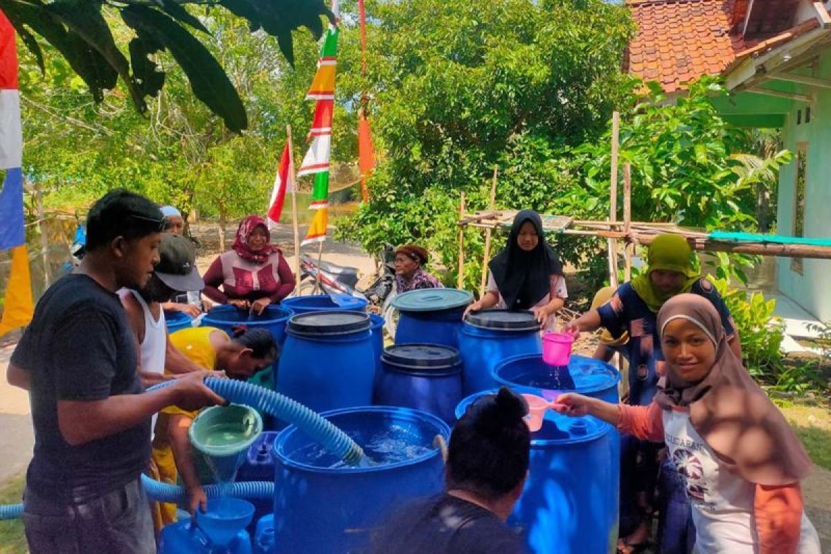 BPBD Cilacap  distribusikan bantuan air bersih untuk 17.999 jiwa