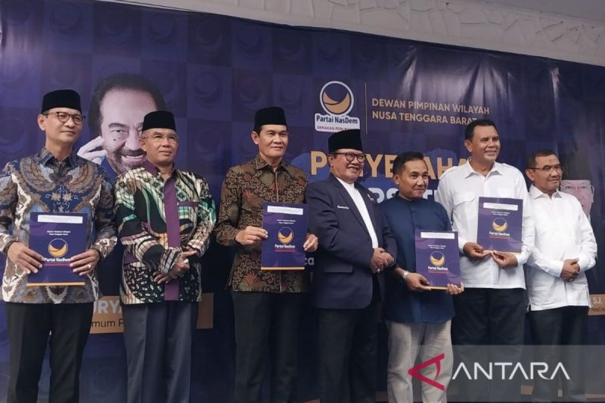 NasDem serahkan B1KWK kepada calon kepala daerah di pilkada NTB 2024