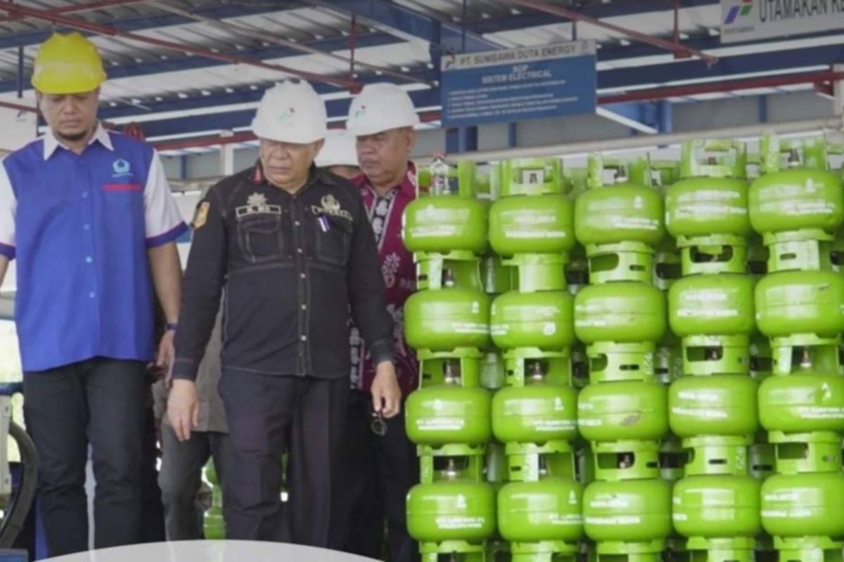 Pastikan tidak ada permainan, Bupati Sumbawa sidak penyalur LPG bersubsidi