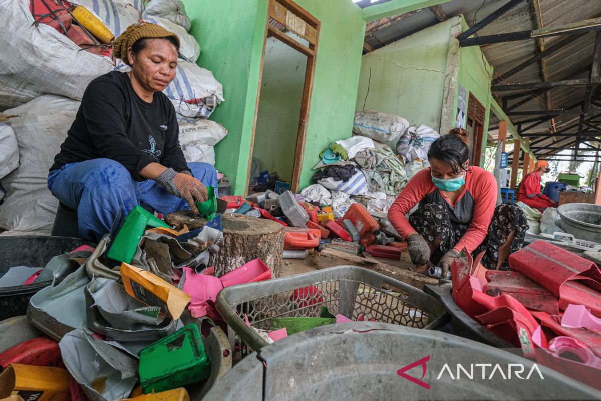 Naturevolution teraplan ekonomi sirkular dari sampah plastik bagi masyarakat Kendari