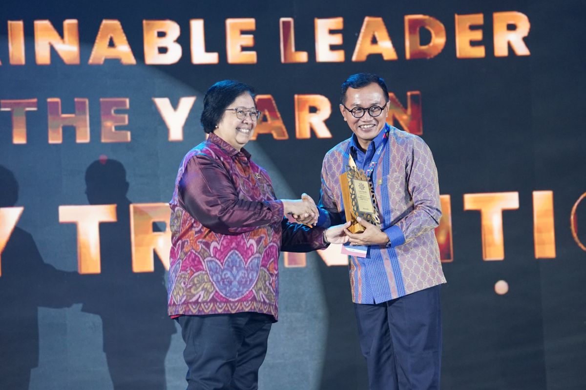 Lestari Award 2024: Dirut PLN sabet "Sustainable Leader of The Year in Energy Transition"