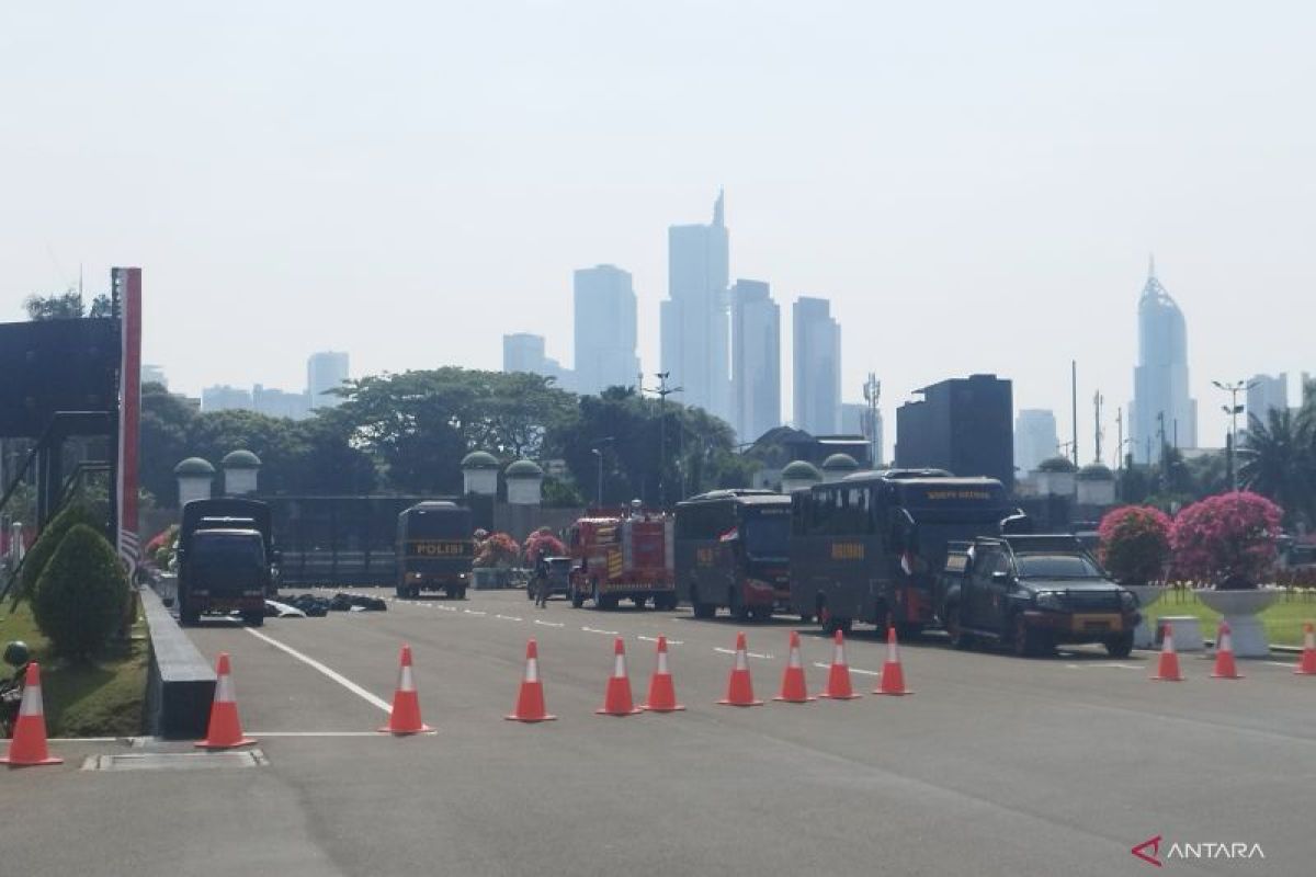 Kepolisian siaga di DPR RI antisipasi protes RUU Pilkada