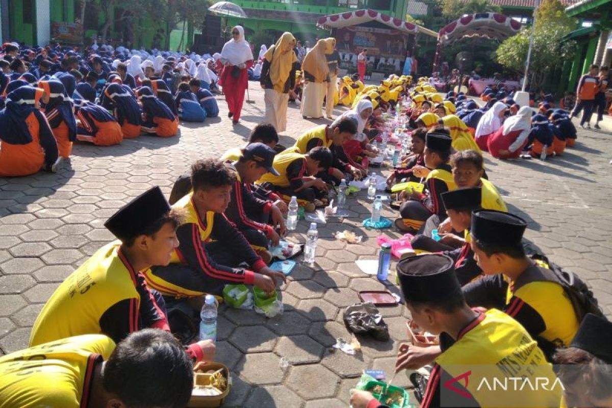 Bupati  Demak ajak orang tua biasakan anaknya gemar makan ikan